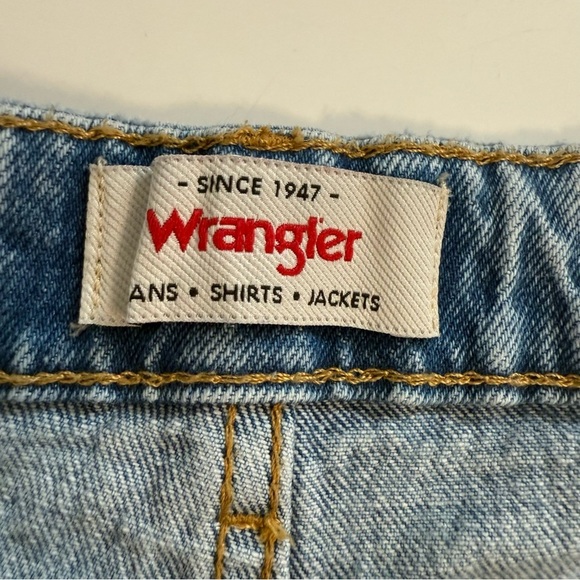 Wrangler High Rise Distressed Mom Dad Roll Shorts Denim Blue Jean Shorts Size 14 - Picture 4 of 11